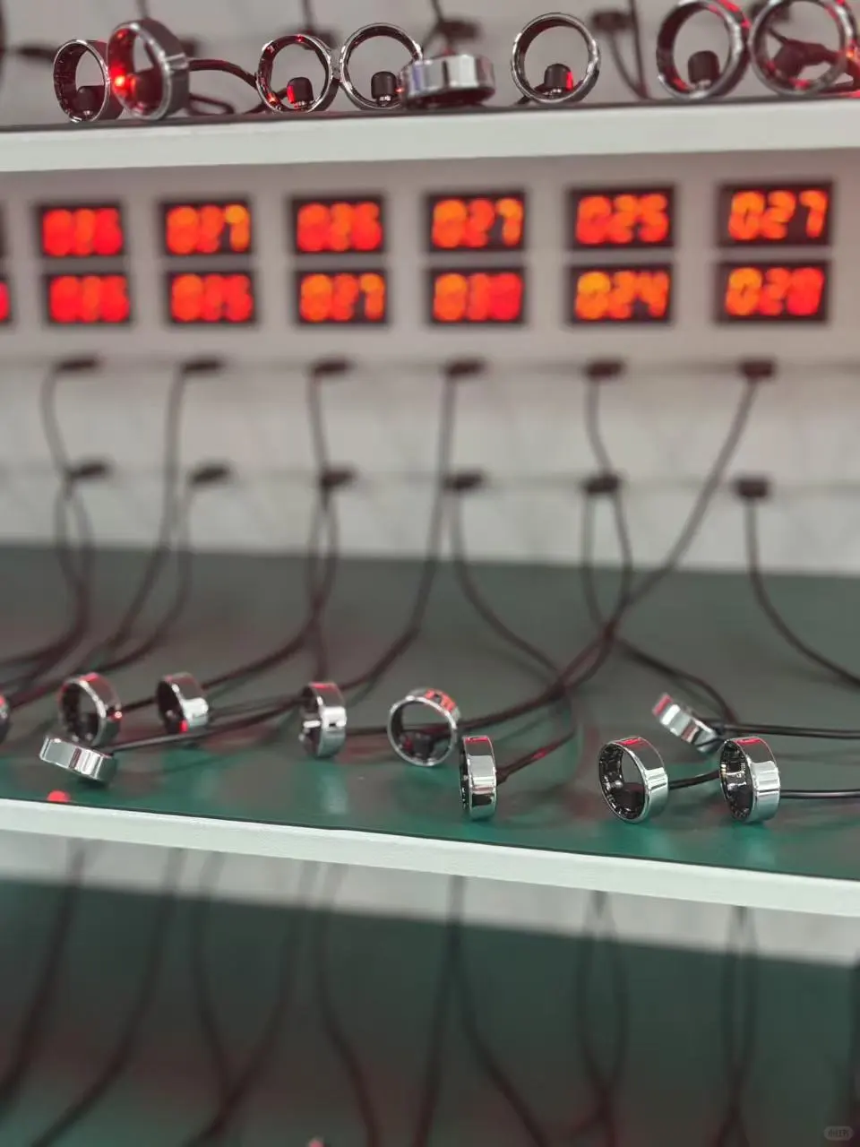 自家工厂制造智能戒指，车间随拍