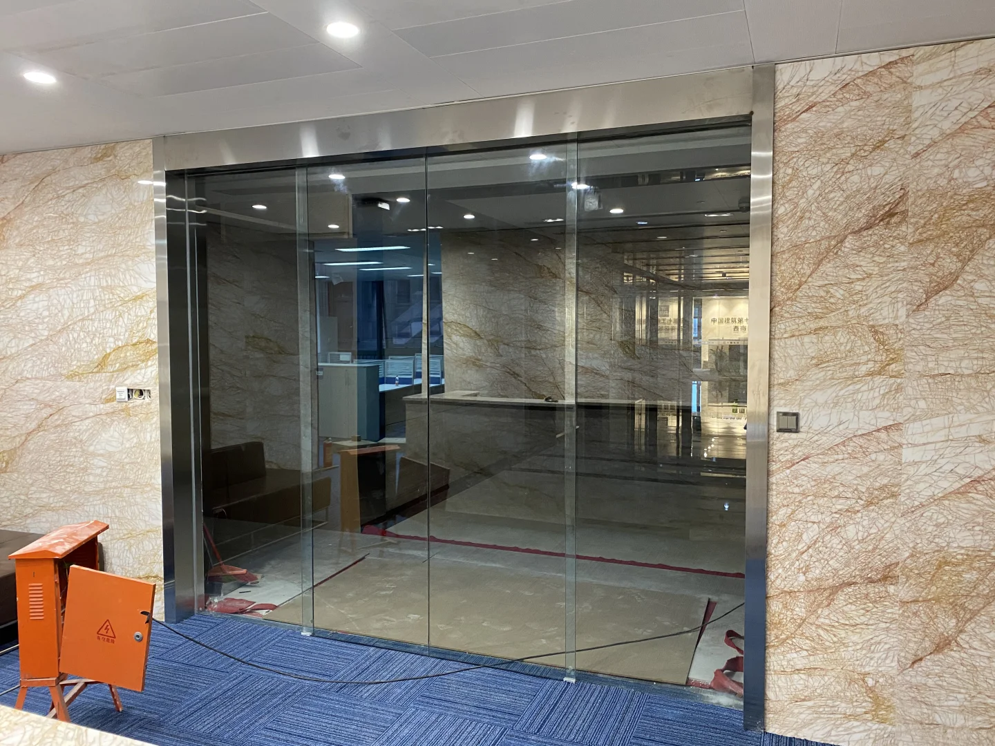 四川成都厂家直销办公室玻璃隔断墙