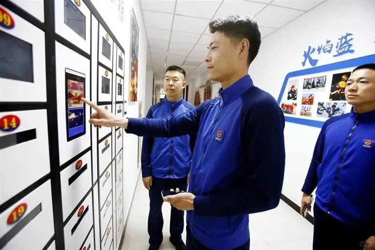 从早到晚！“蓝”朋友的一天