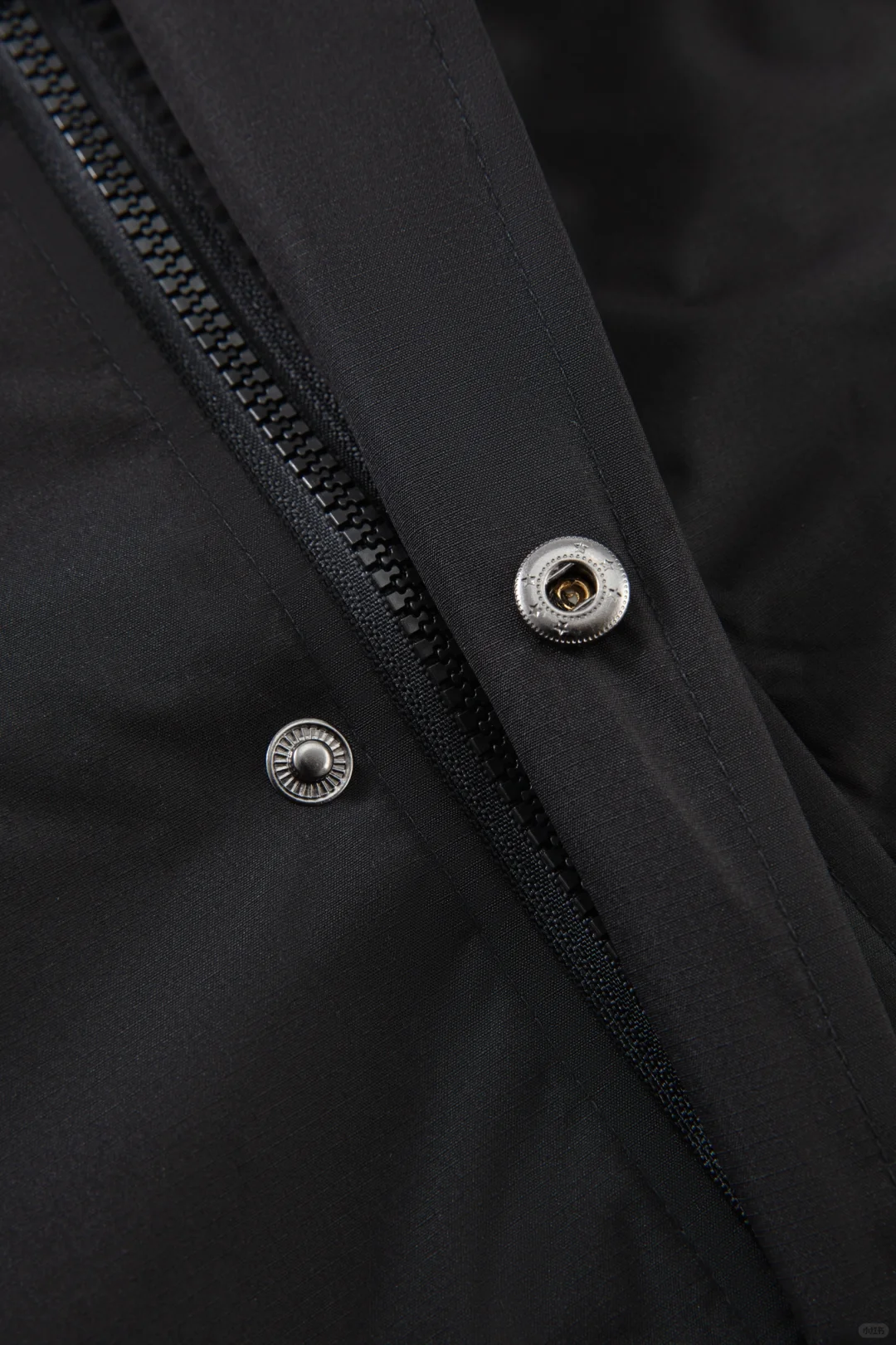 冲锋衣拍摄，防水面料拍摄，服装细节拍摄