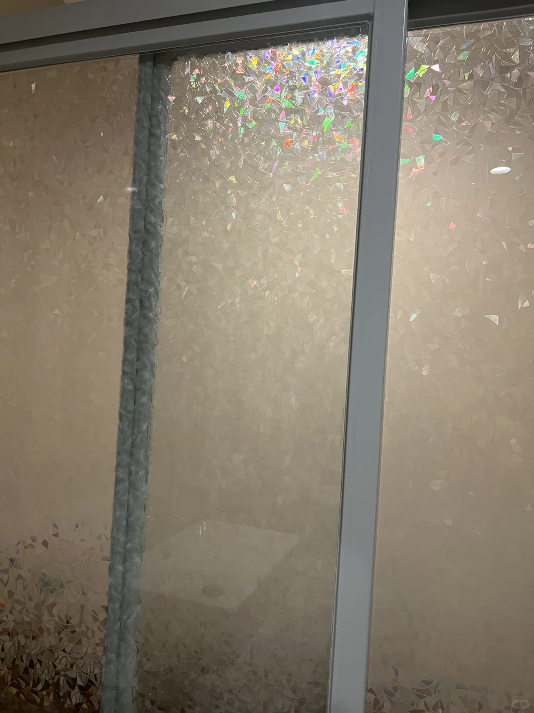 只要有光就能在家里看到彩虹的心情超棒的