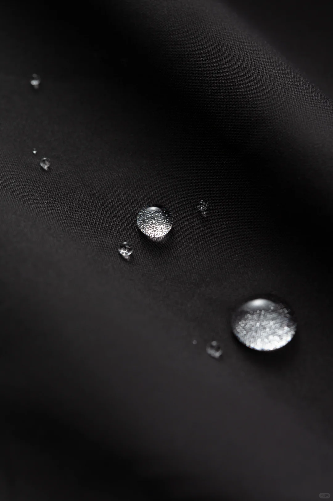 冲锋衣拍摄，防水面料拍摄，服装细节拍摄