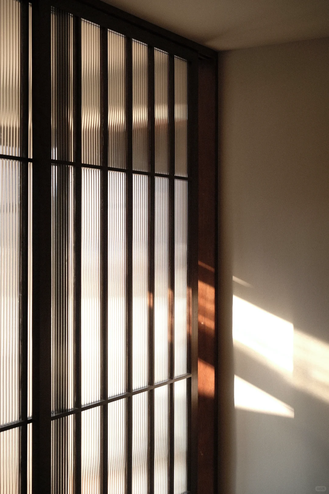 我用原木风玻璃移门当隔断,保暖又有私密感!