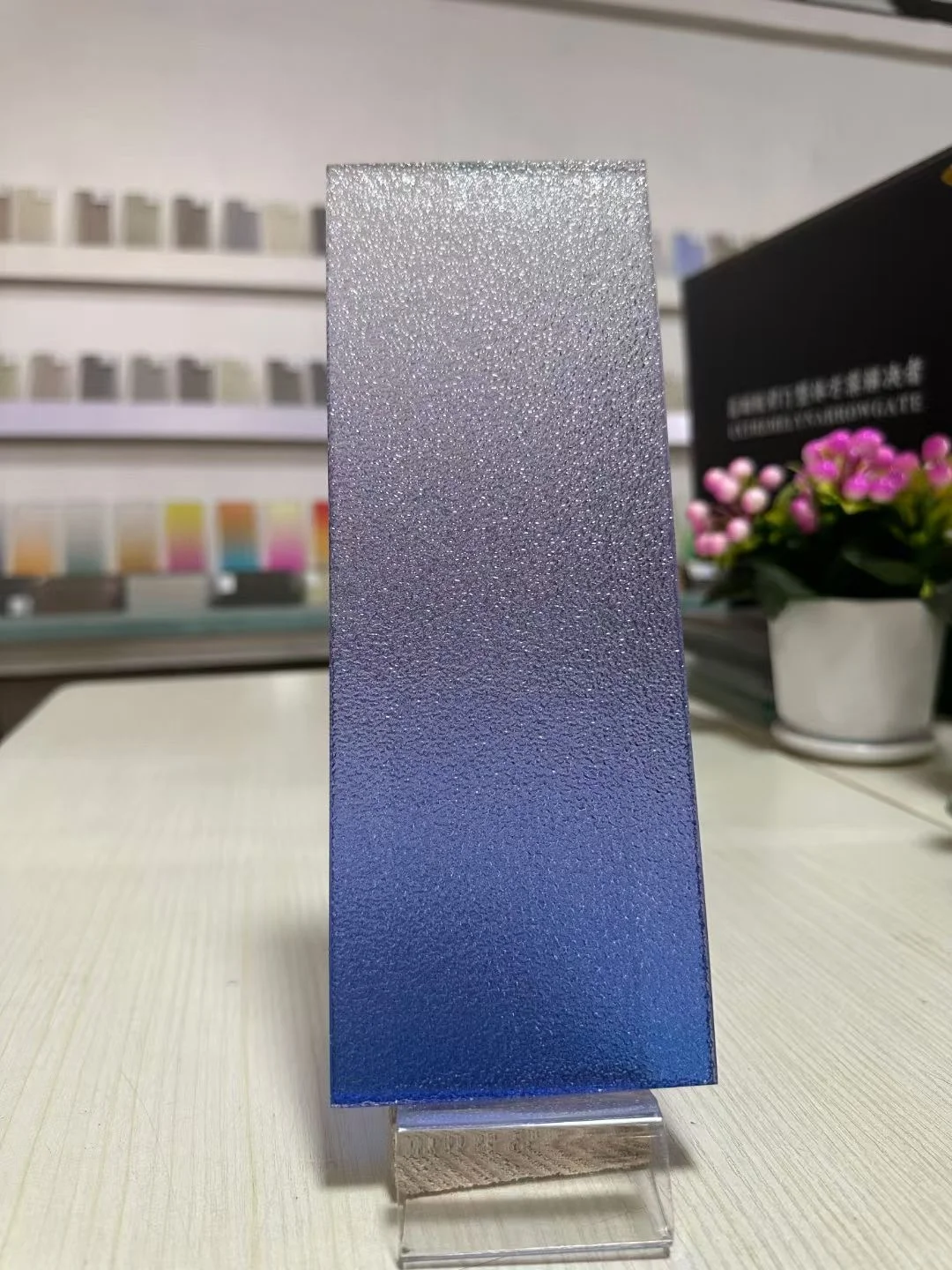 渐变色玻璃，原片不同呈现不同效果