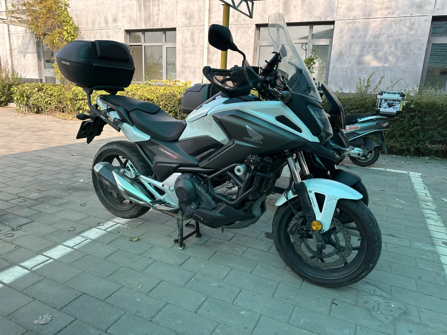 北京冬季摩托出租 8元一天 租一个月送月