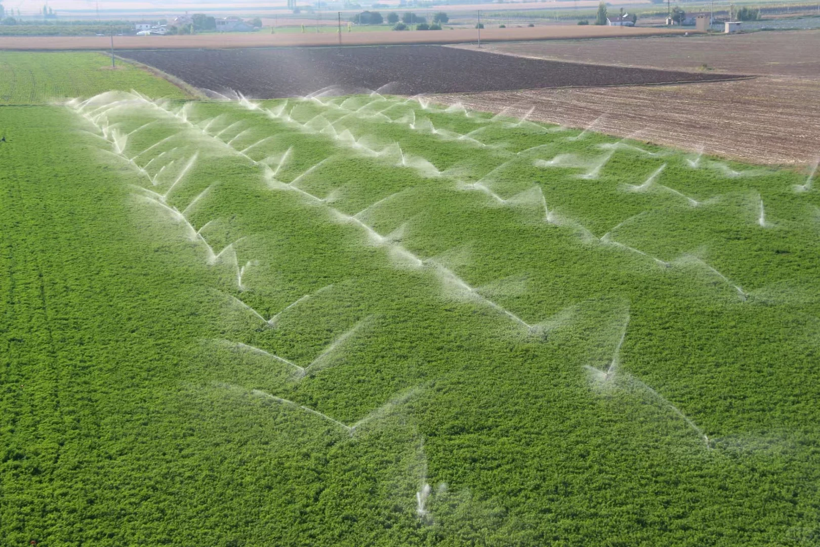 农业高效喷灌系统设备