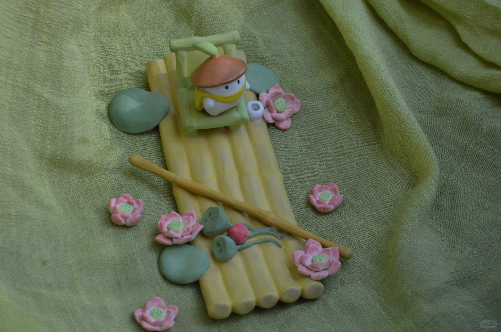 千里：我摘了最漂亮的荷花来见你啦