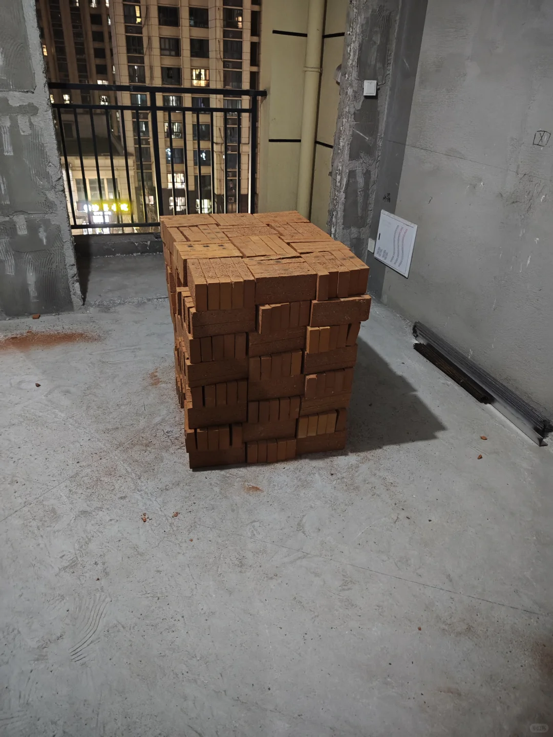 水泥、黄沙、砖进场