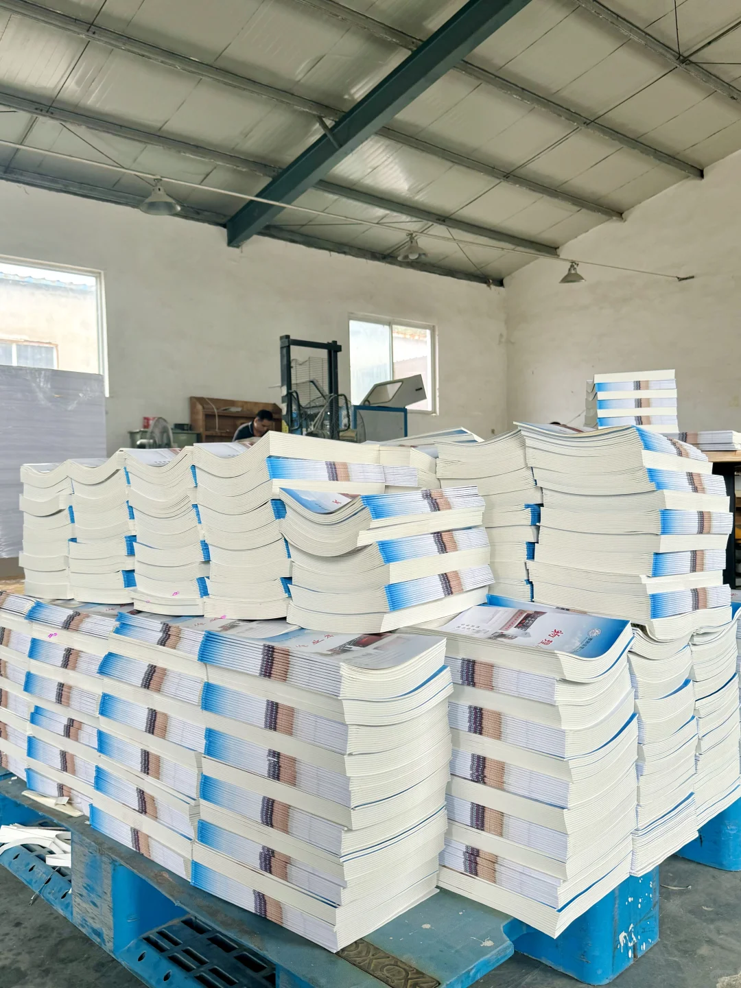 我们的印刷厂装订车间? 正规靠谱看得见