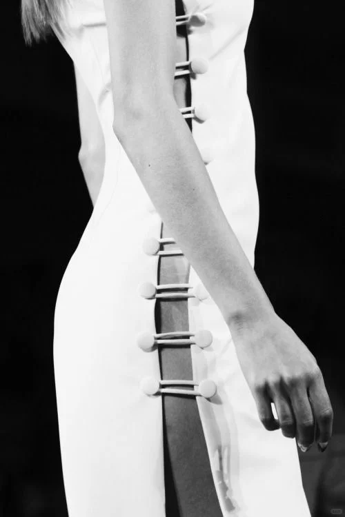 服装分享｜褶皱、纽扣