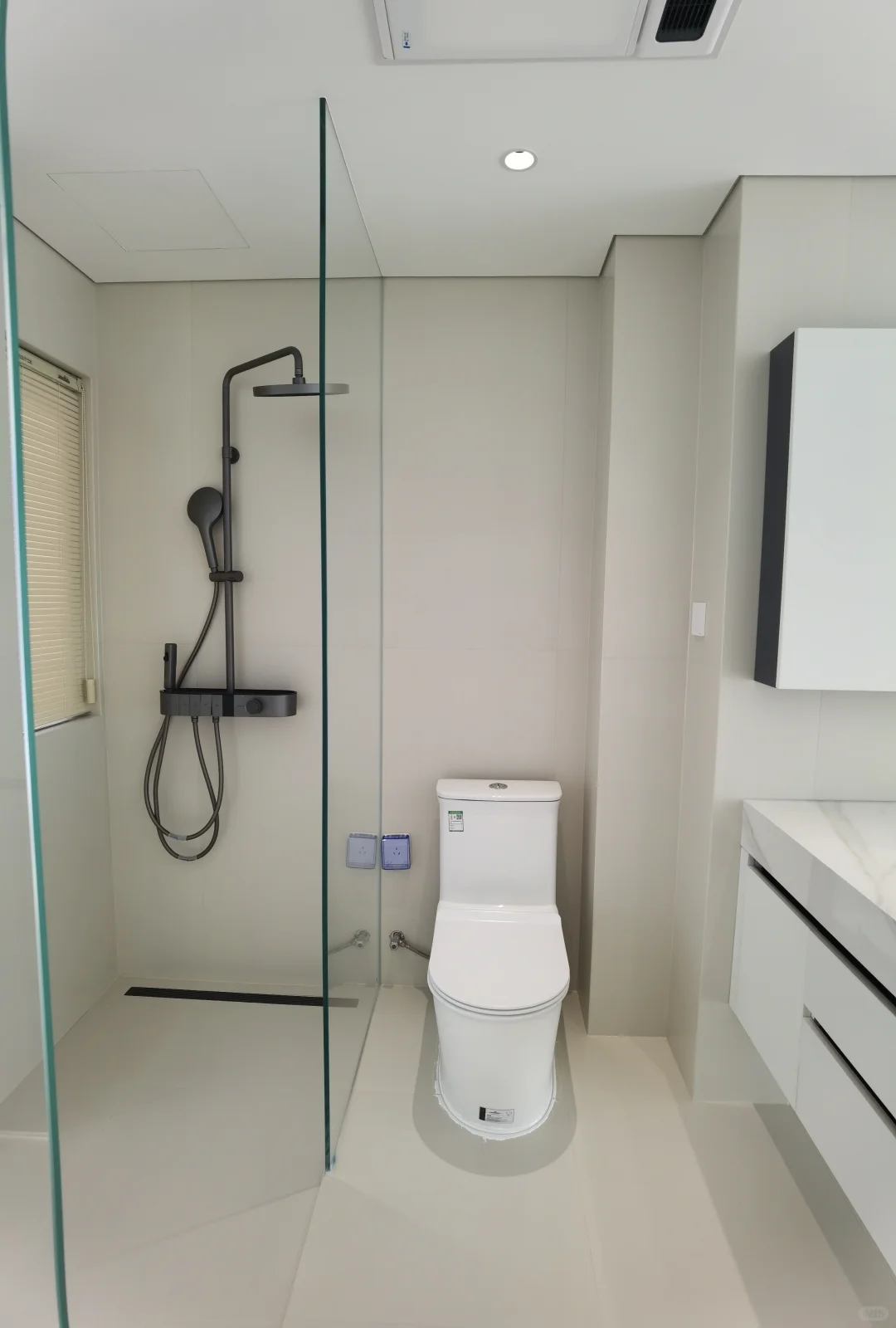 透明玻璃卫生间，细节满满