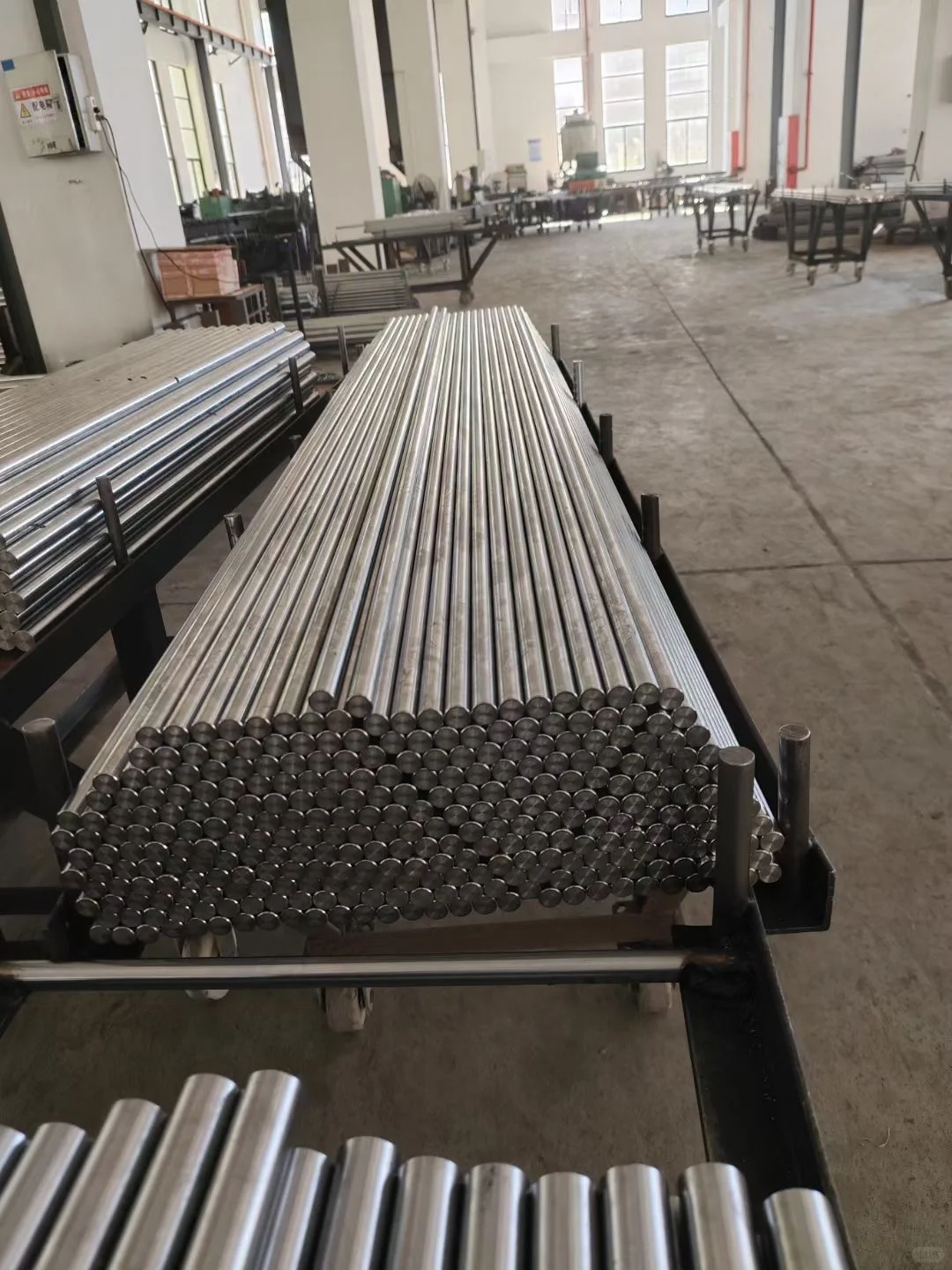 传动件生产厂家,专业生产导轨,光轴,丝杆。18