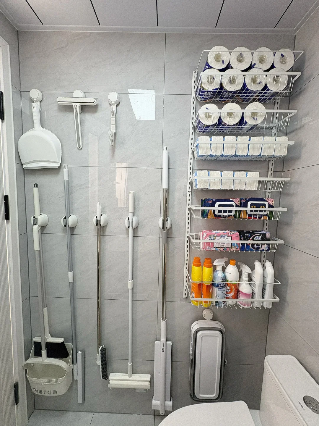 榨干每一寸空间，浴室门后空间一定要利用上