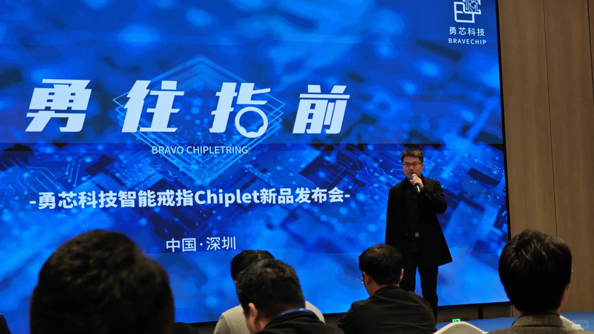 降维打击｜可穿戴初创团队瞻仰行业龙头