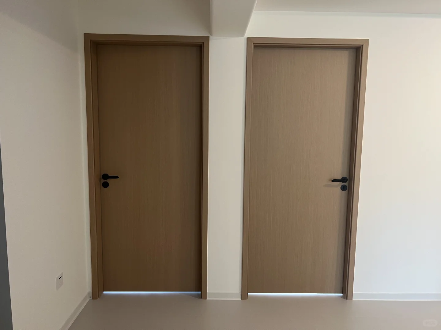 ? 家居升级必备：极简风木门玻璃门组合分享