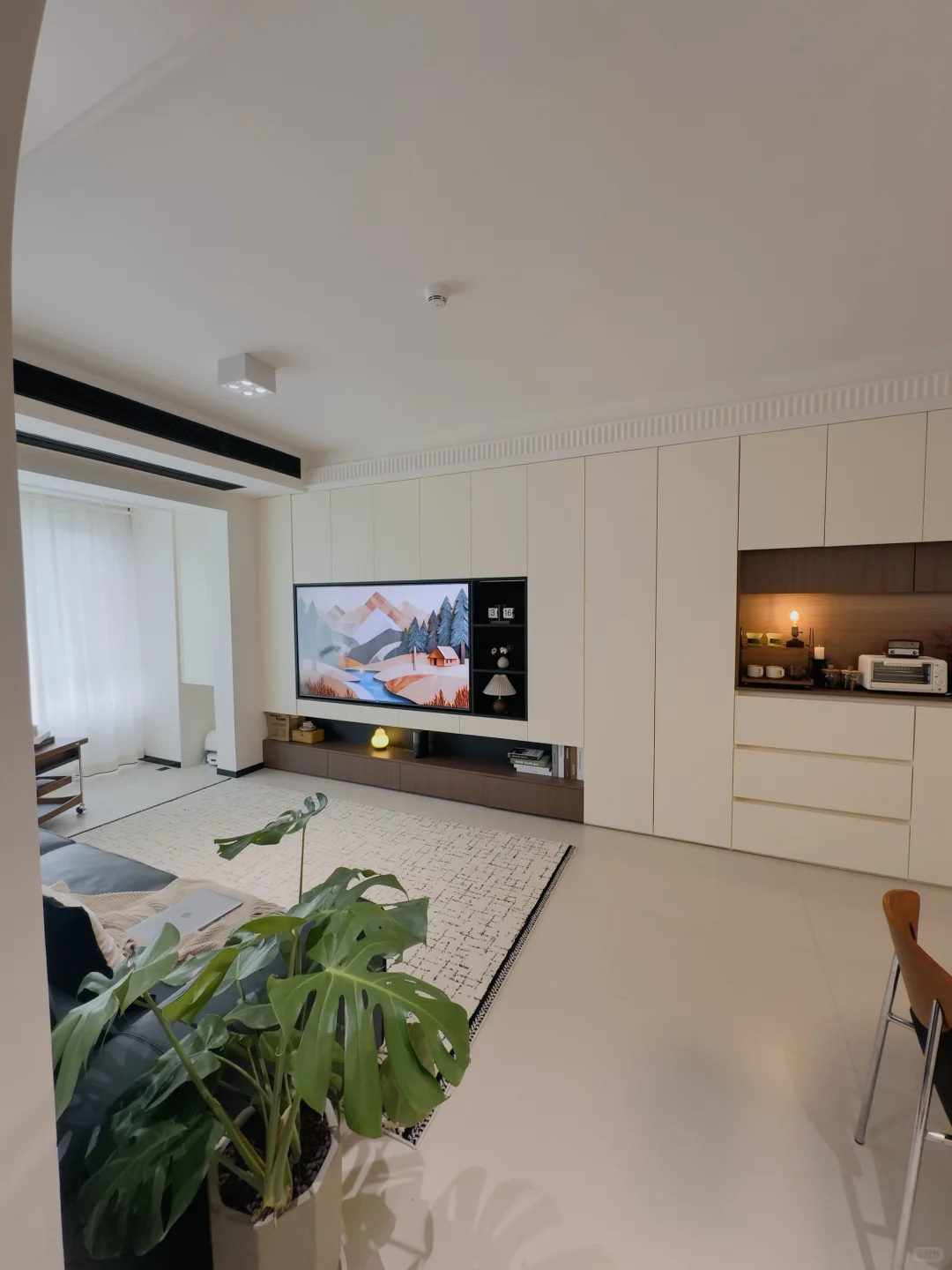 装修时被劝了八百遍别做满墙电视柜