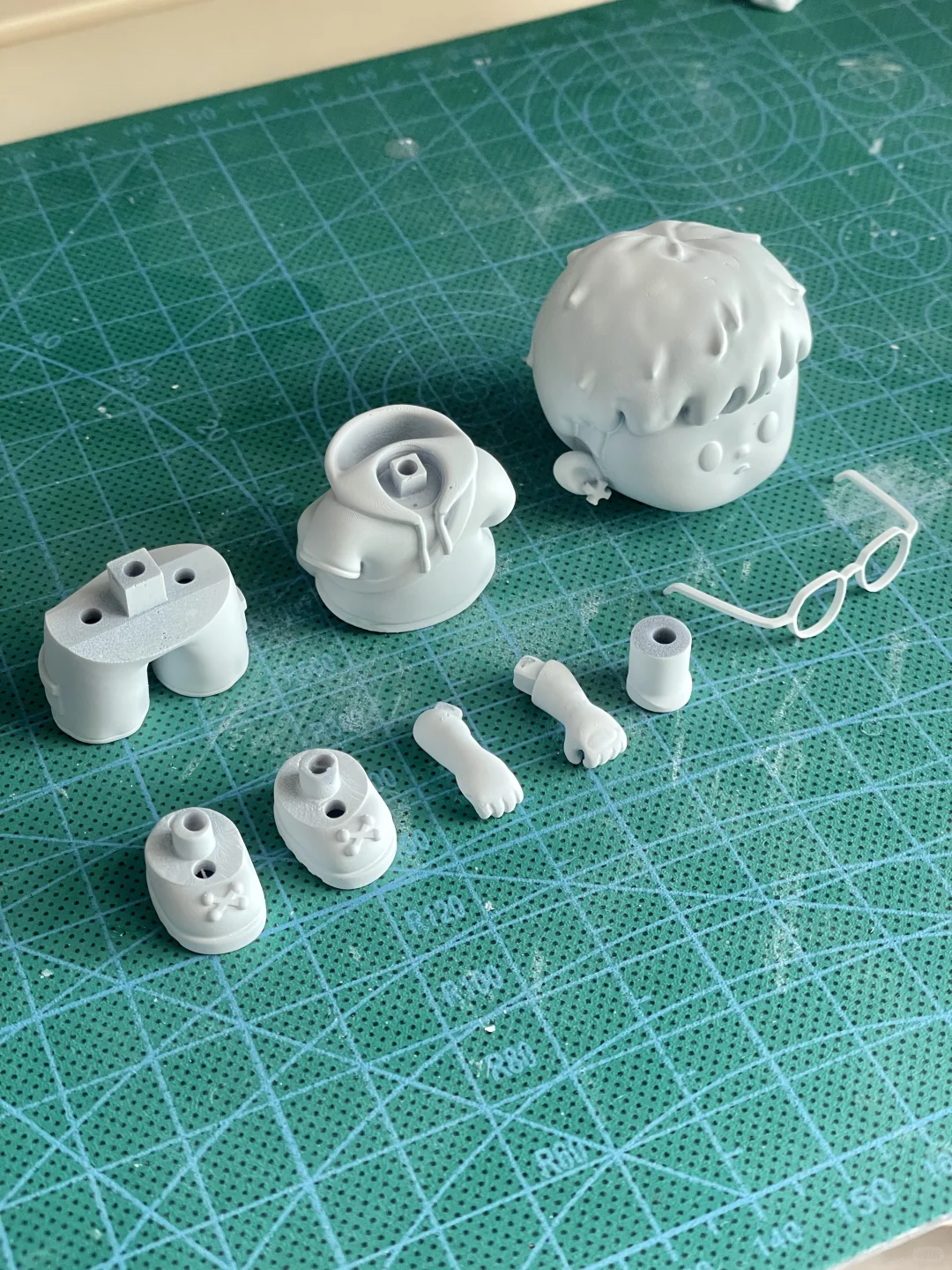 给自己设计定制的小Q人出炉咯