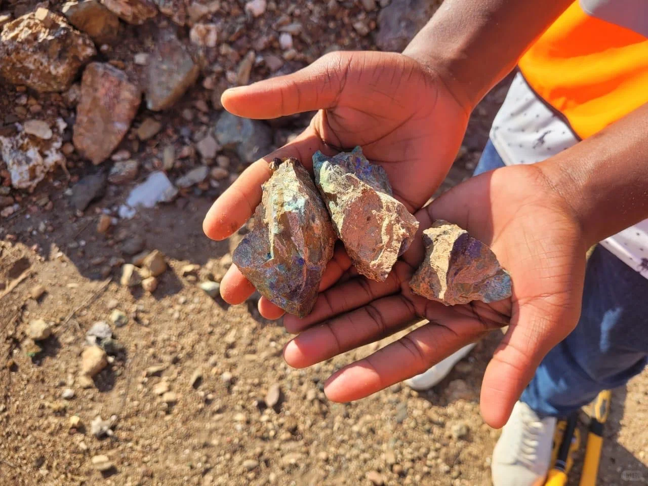 非洲铁矿石，铁含量62.7，矿场直发