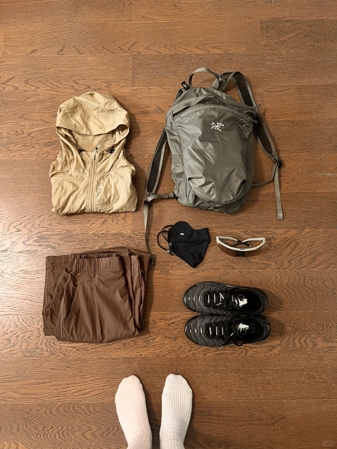 不涂防晒的轻量户外穿搭