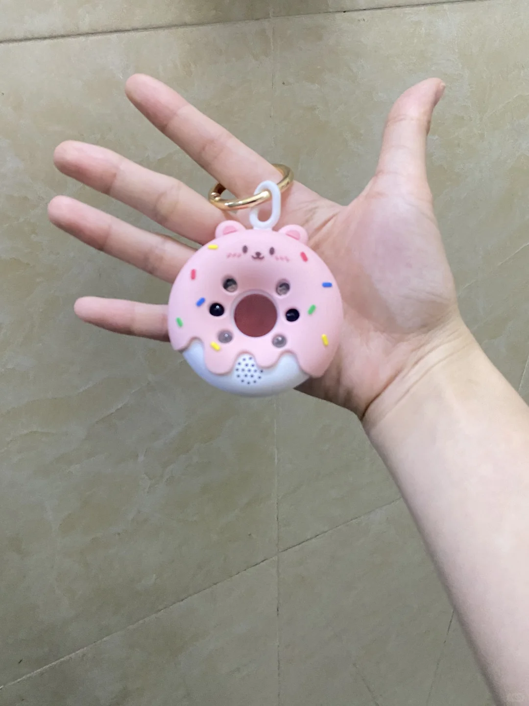 旅游出差住酒店怕有摄像头?