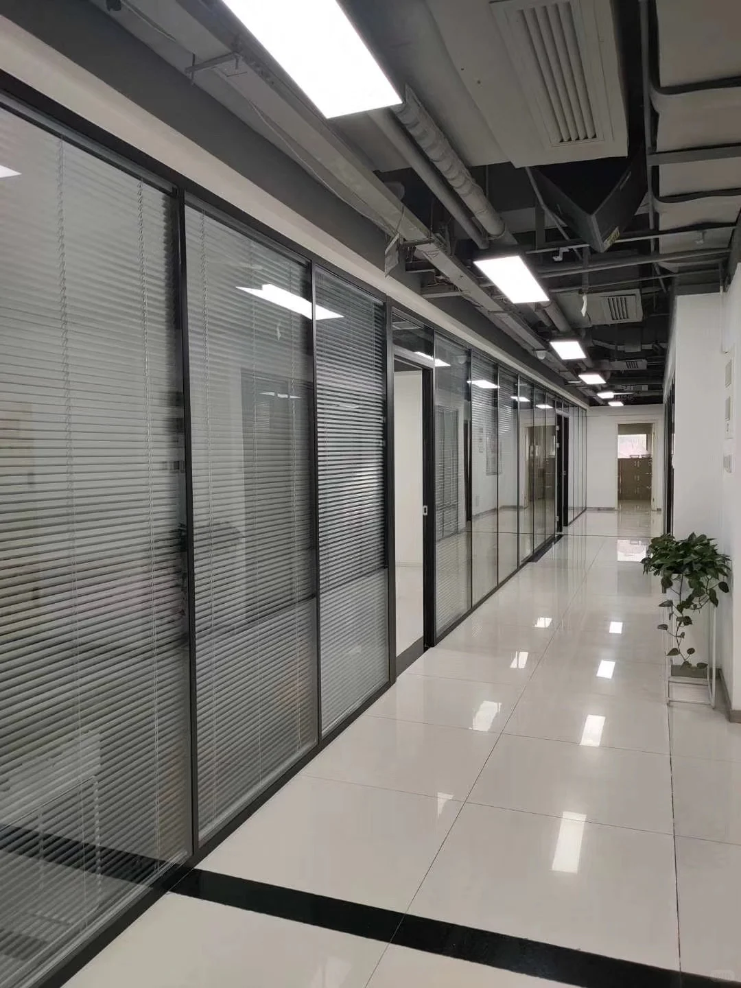 四川成都厂家直销办公室玻璃隔断墙