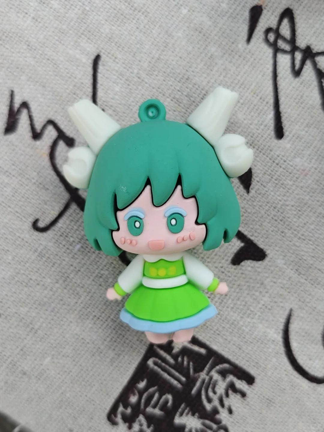 创业第一天!小学门口摆摊卖潮玩1小时