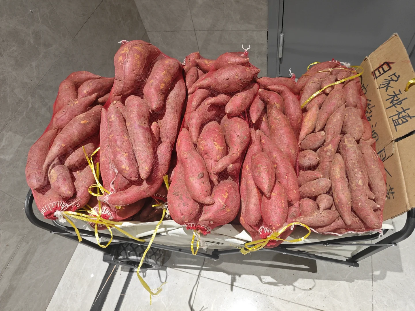 一个月帮爸妈卖掉了7000斤红薯,过程可复制