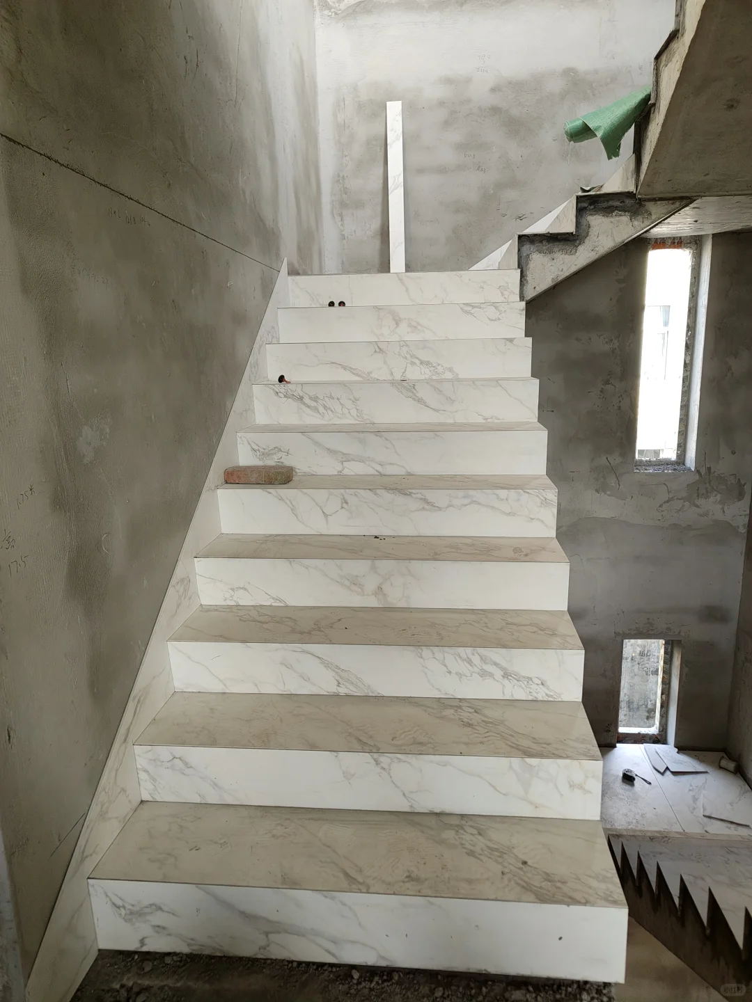 真便宜！6万7搞定全屋520平瓷砖+踏步