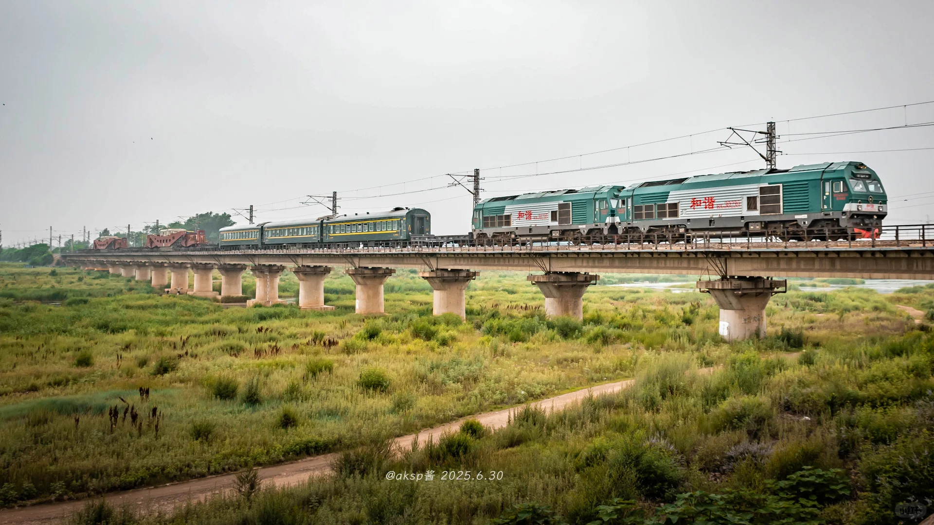 铁路上的庞然大物•超限货物列车