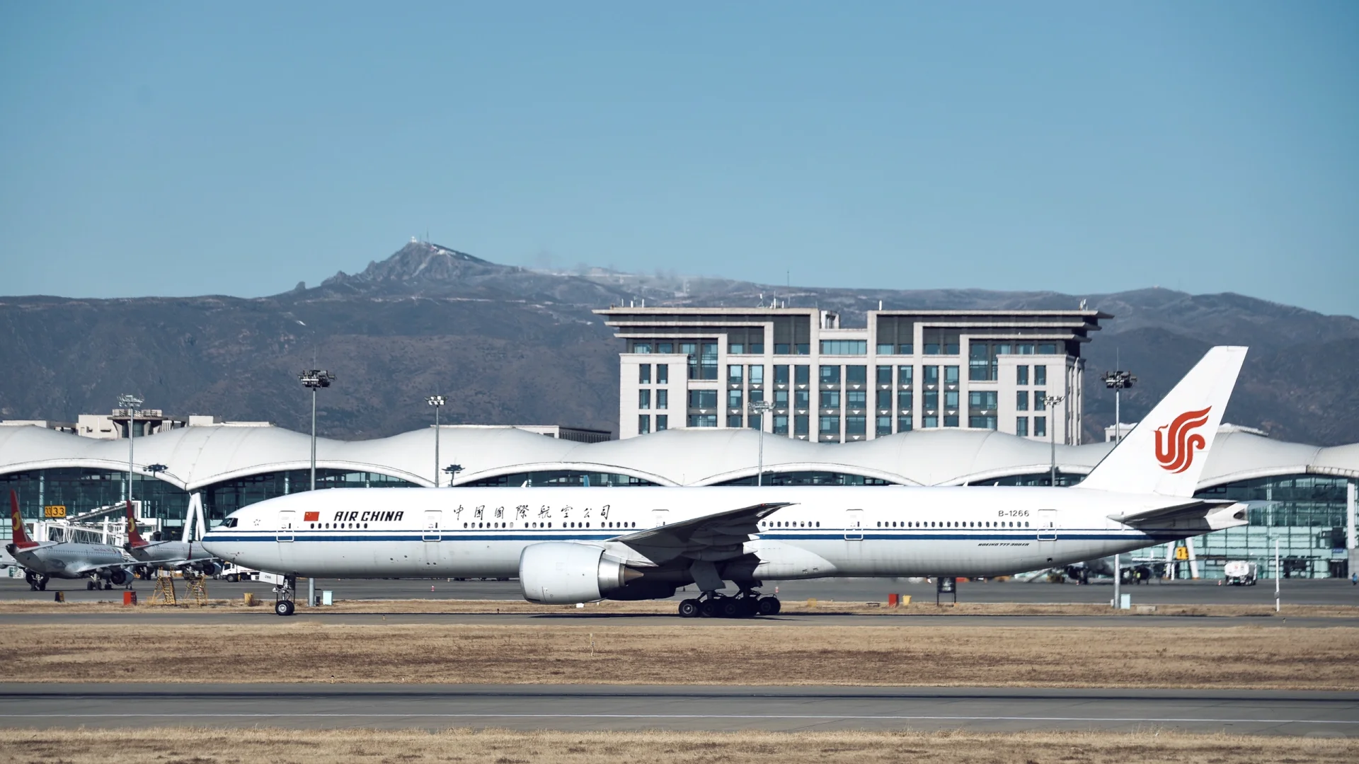 呼和浩特白塔机场重型机高光时刻