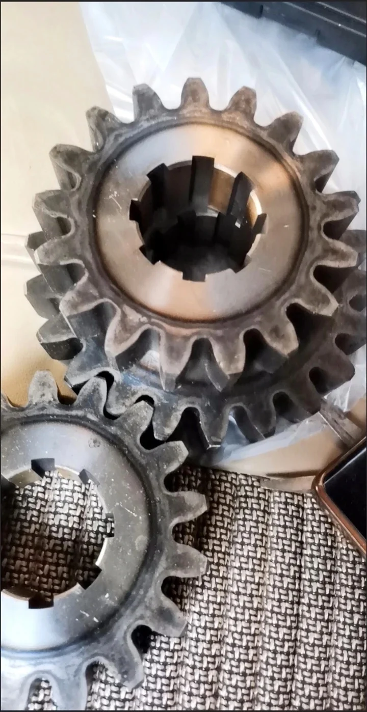 各类齿轮、链轮 齿轴传动 法兰花键轴伞齿轴