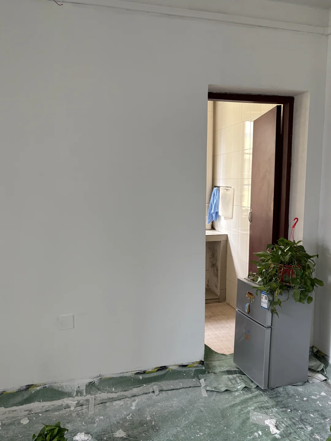 挑战自己刷墙成功,12㎡客厅墙面改造