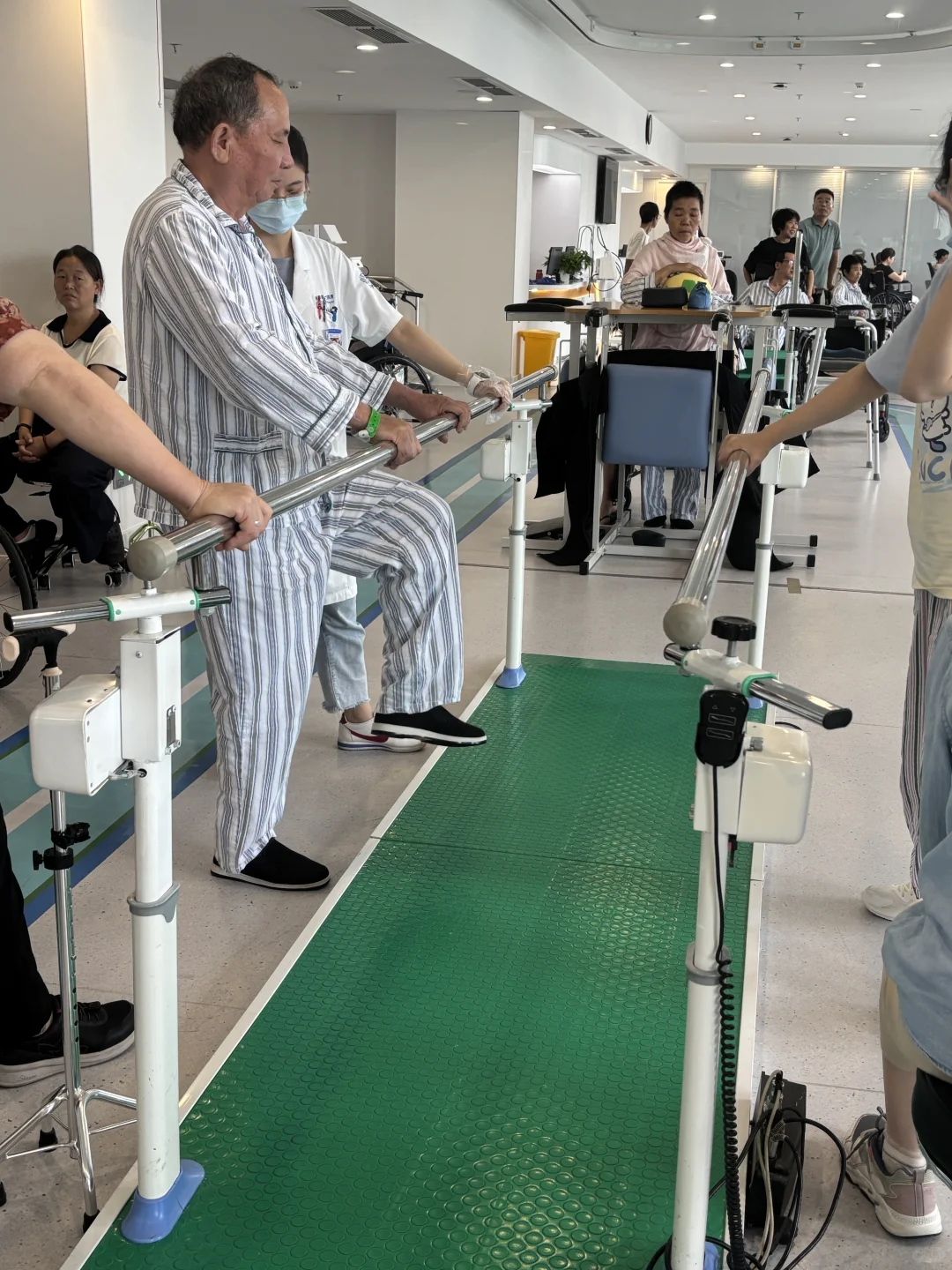 下肢康复治疗区的宝贝先亮相！