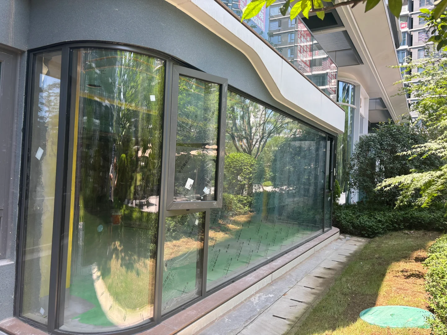 超酷的弧形玻璃窗,太好看啦!