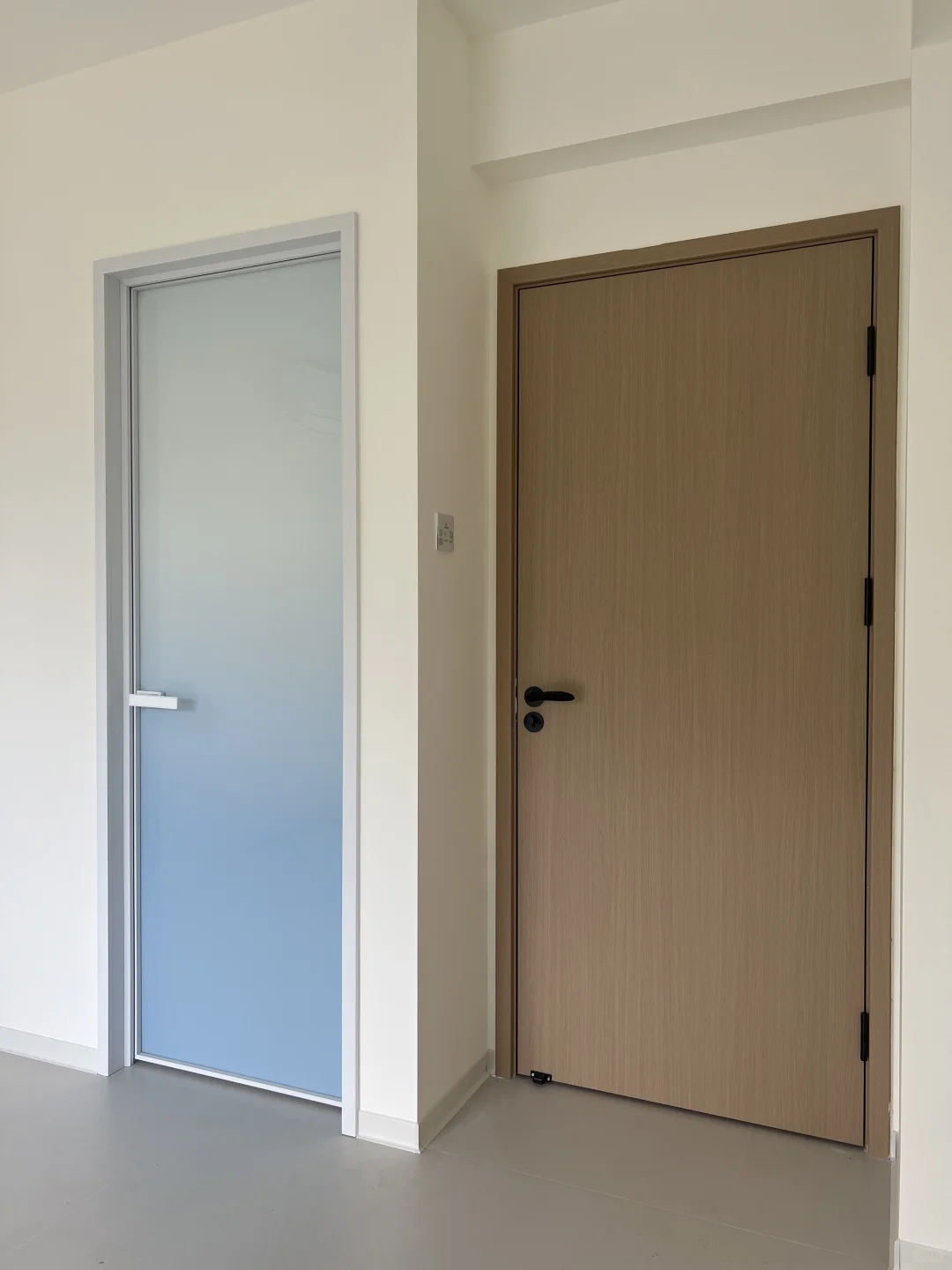 ? 家居升级必备：极简风木门玻璃门组合分享