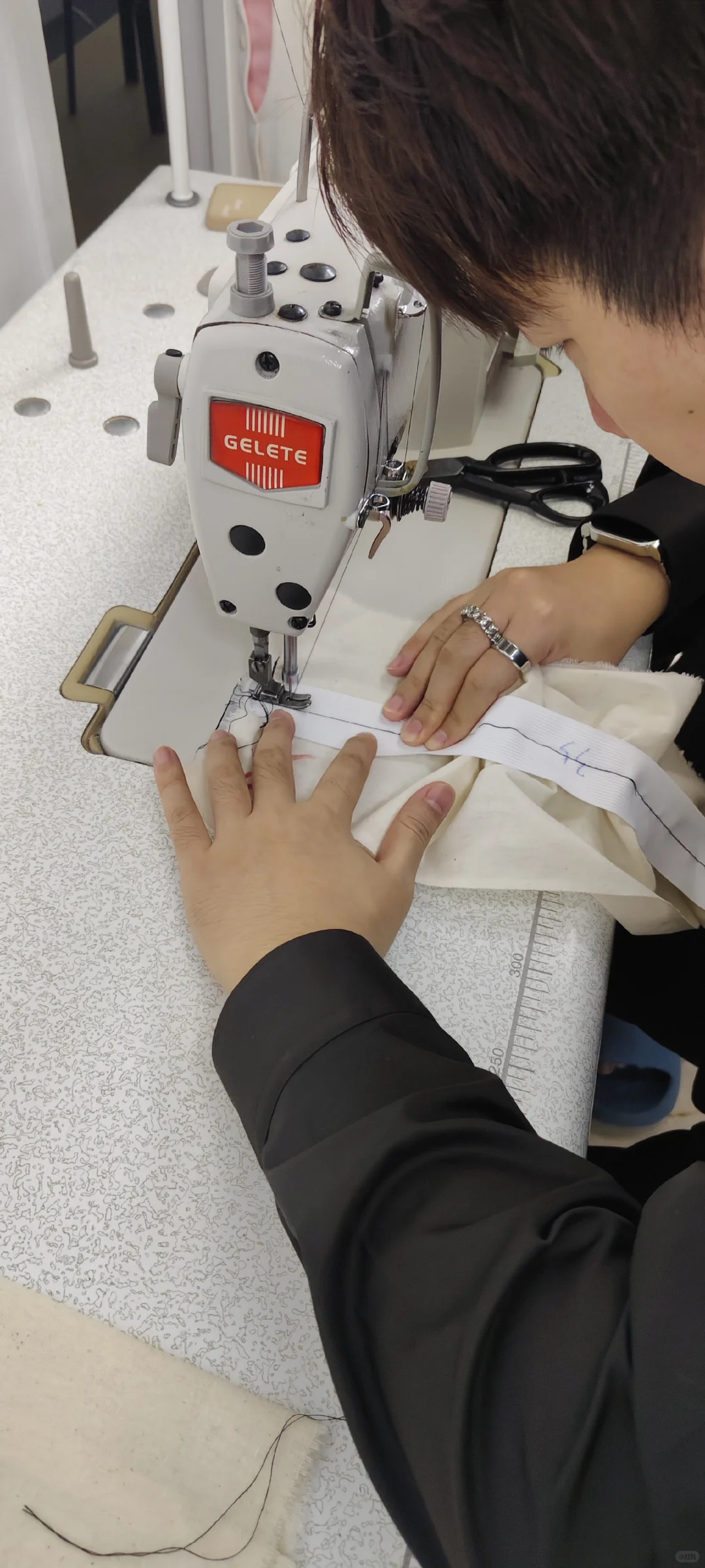 缝纫教程｜伸拉式褶皱技法，让布料秒变立体