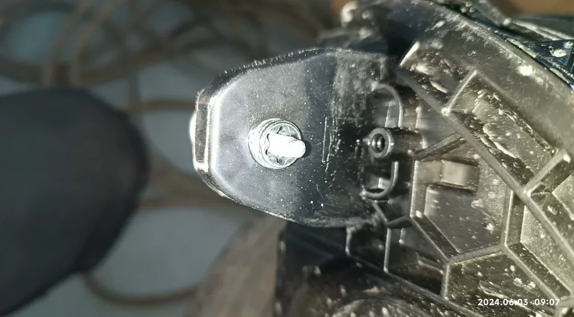 汽车大灯断脚、破洞焊接、塑料件修复