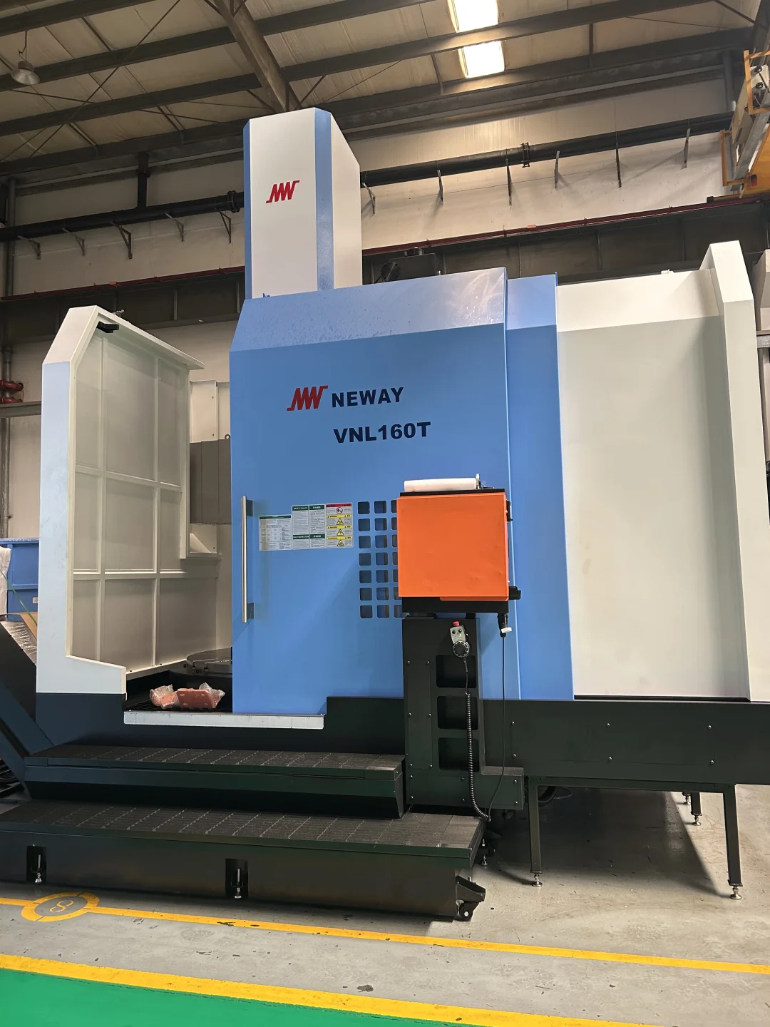 00后机床女销售的一天：今天学习纽威的车床