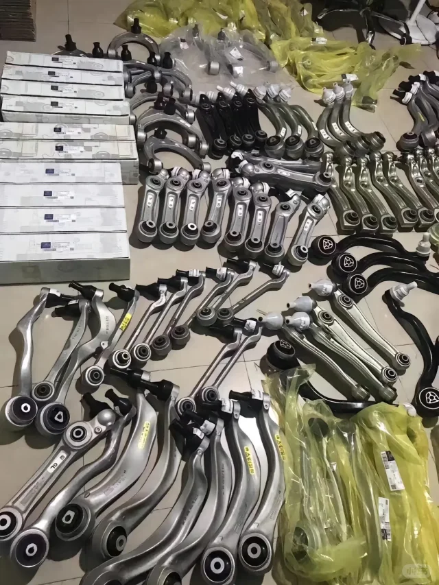 底盘件大库存，奔驰宝马零配件原厂