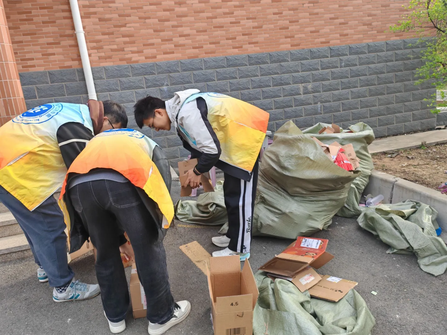 一起来看山大人的环保公益志愿服务吧!