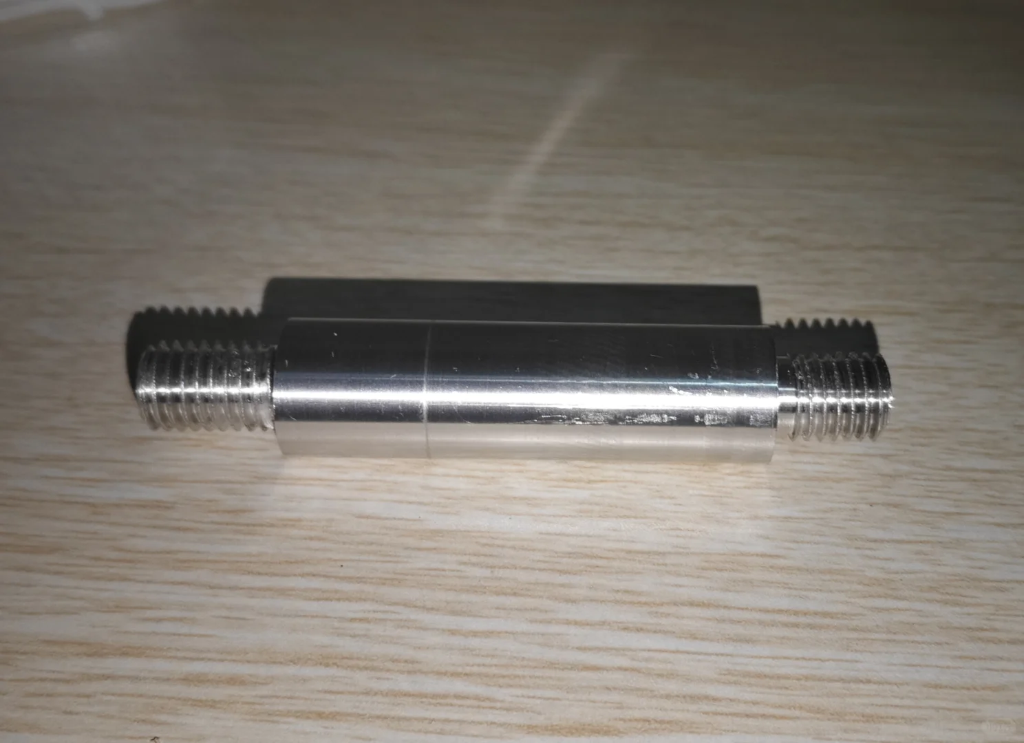 大学生第一次体验机床，左滑看成品