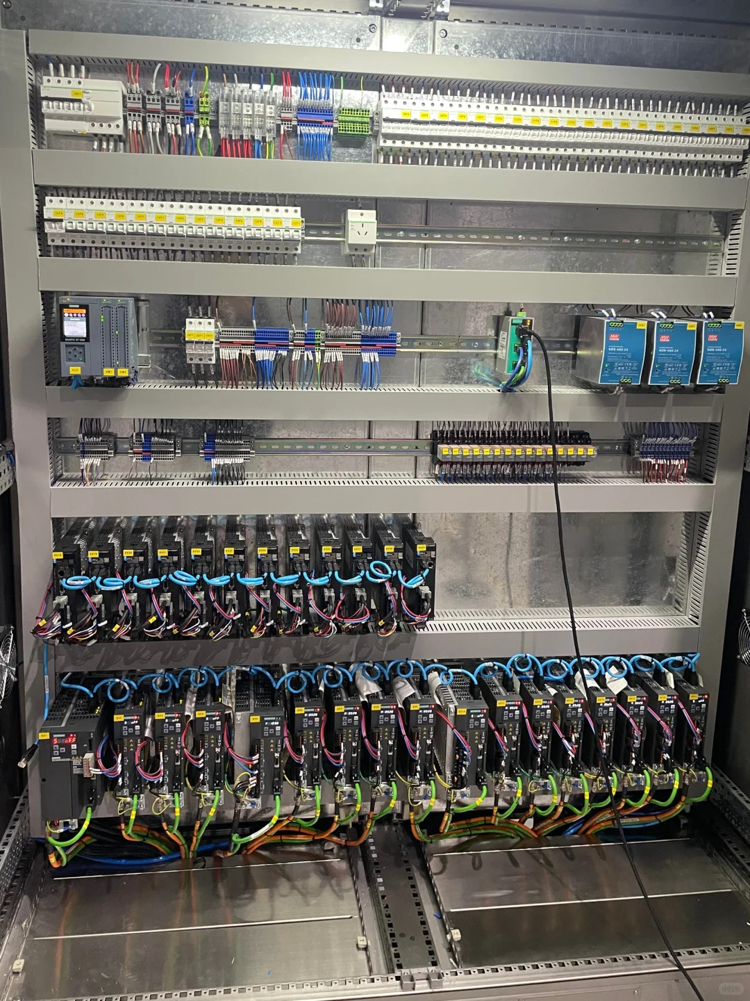 00后女电气工程师的一天