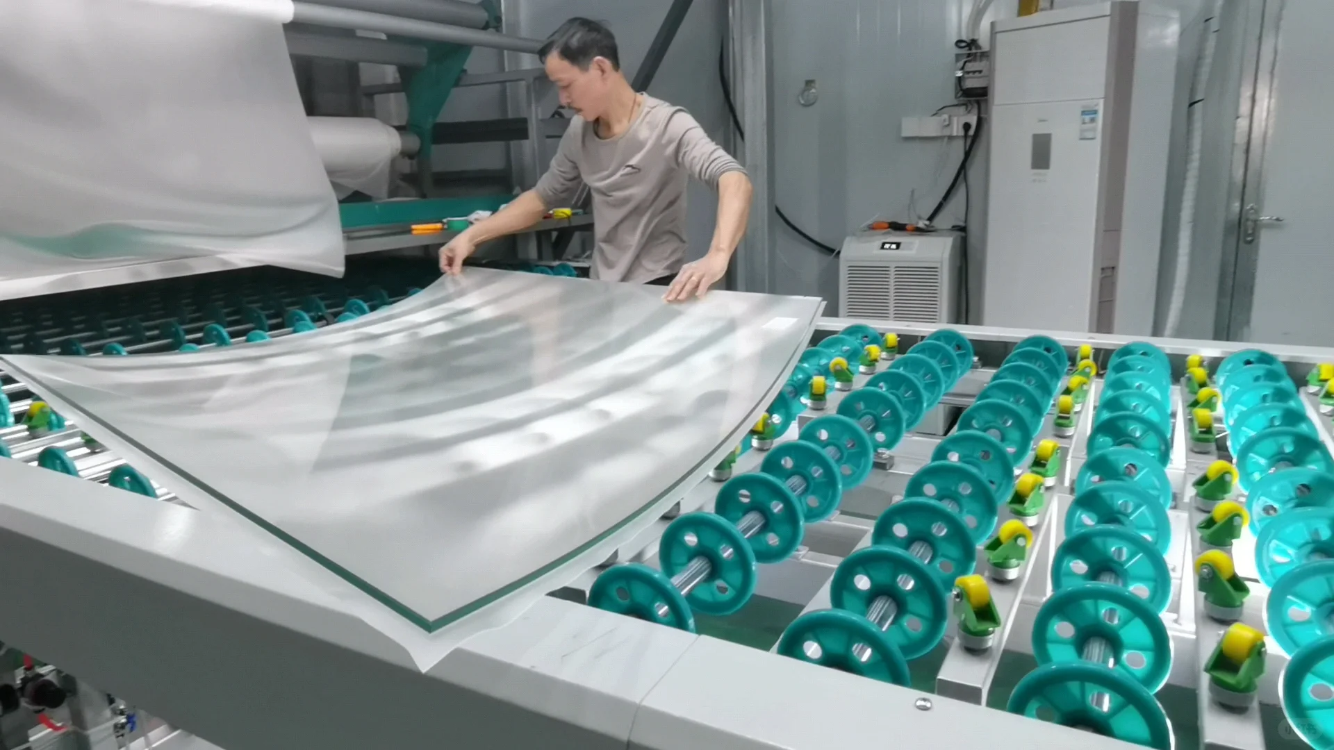 真正的弯钢化玻璃源头厂家