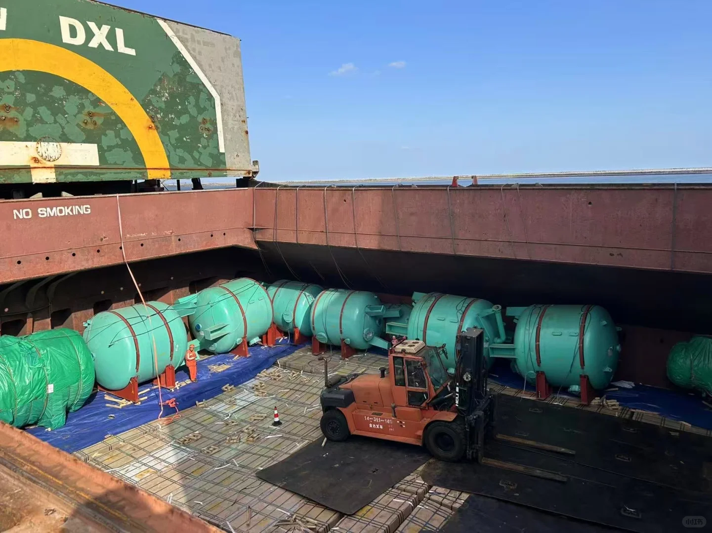 重装启航｜大型设备&钢管散杂货启运西非 ?