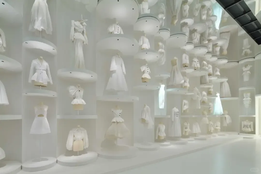 ⚫️坐观展览|当你走进时装展