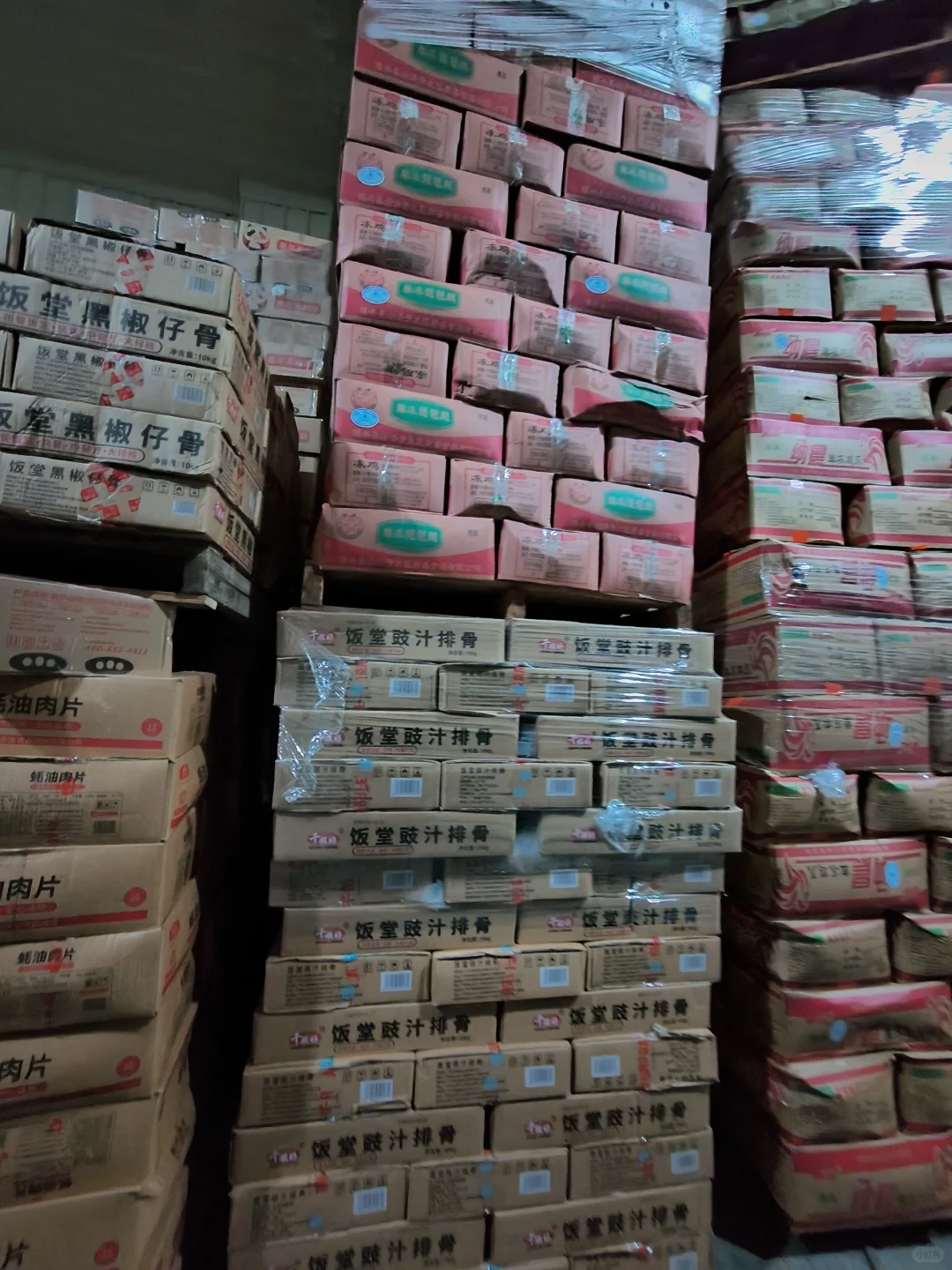 货多到看不见人啦！