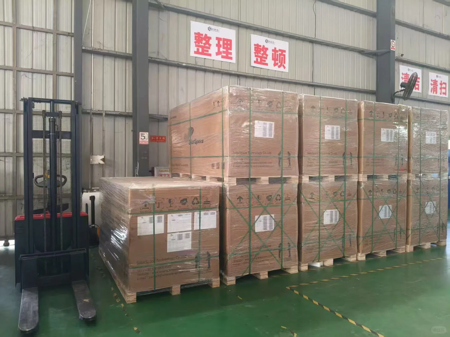 光伏人一天都干些什么？