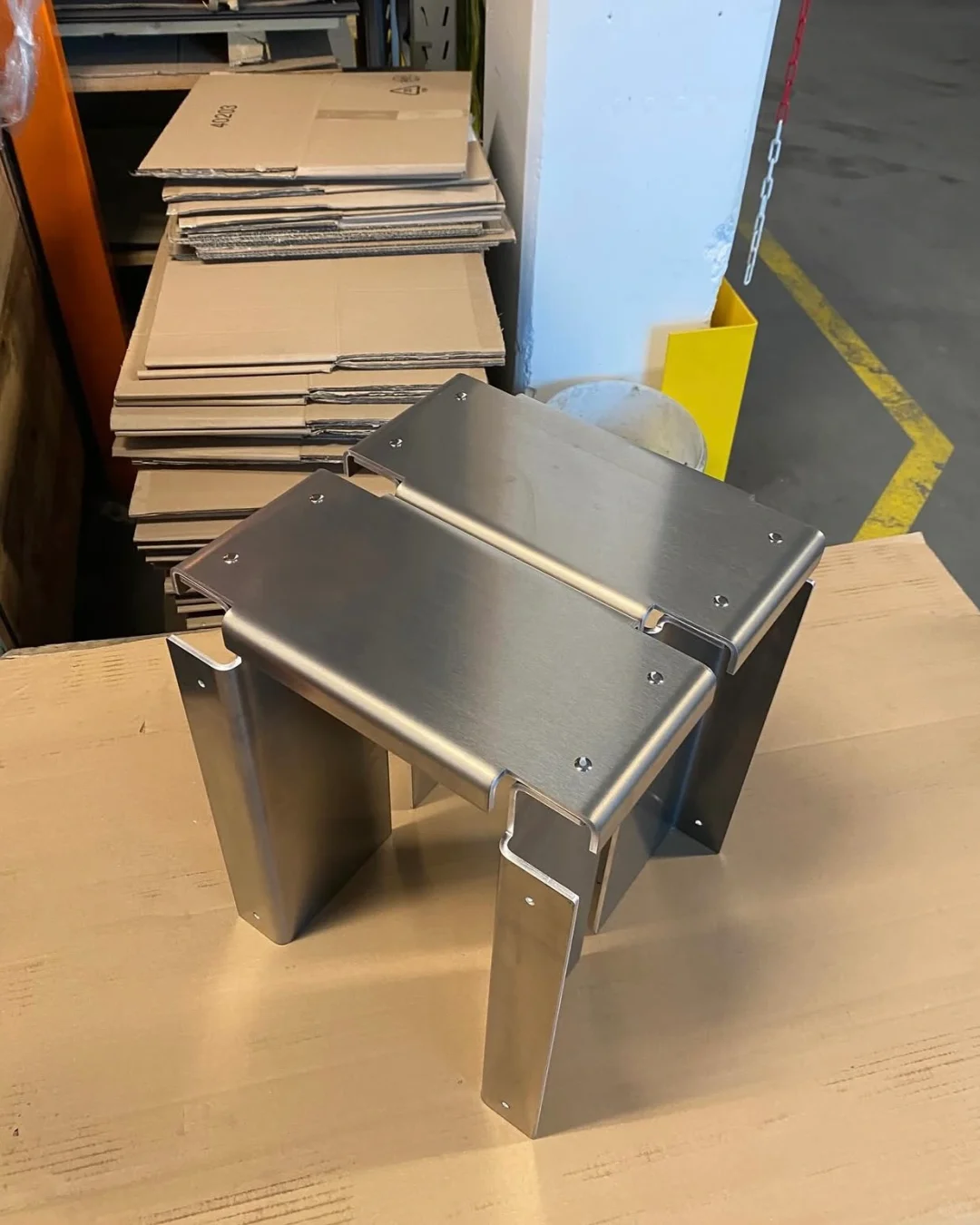 用不锈钢做一张很酷凳子