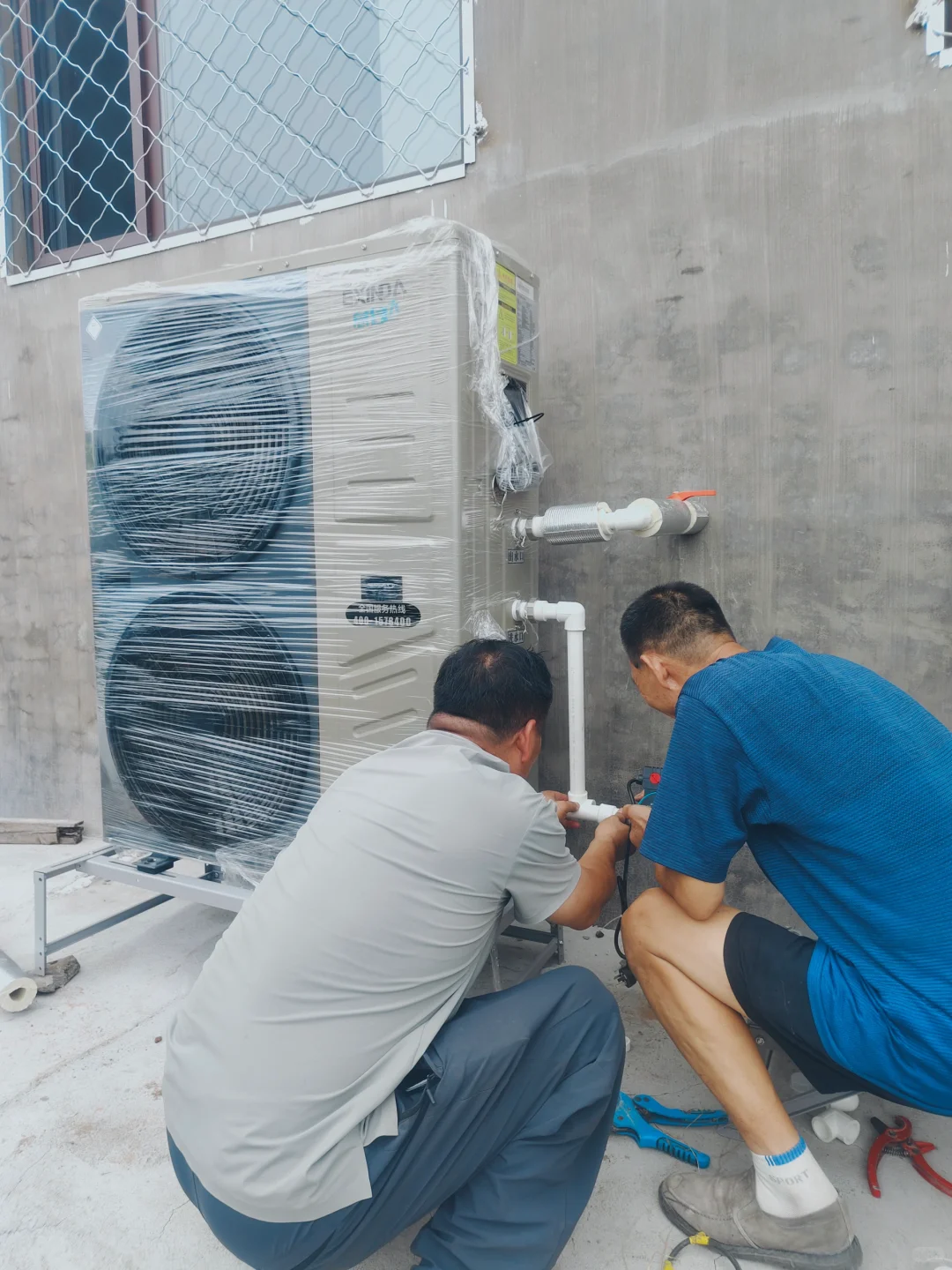 给爸妈在北方农村自建房装了一套空气能地暖