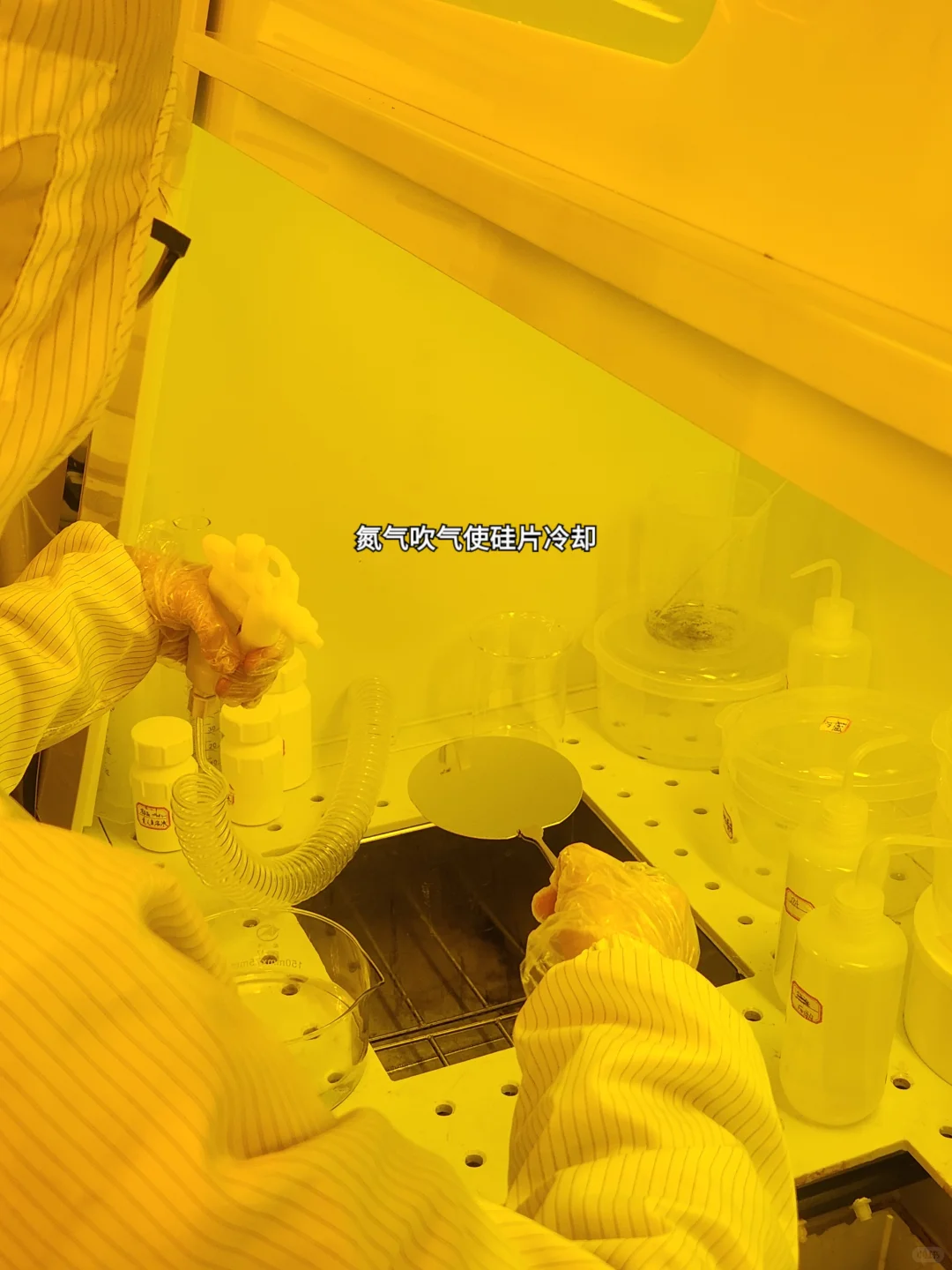 工科日常之我在超净间用光刻机